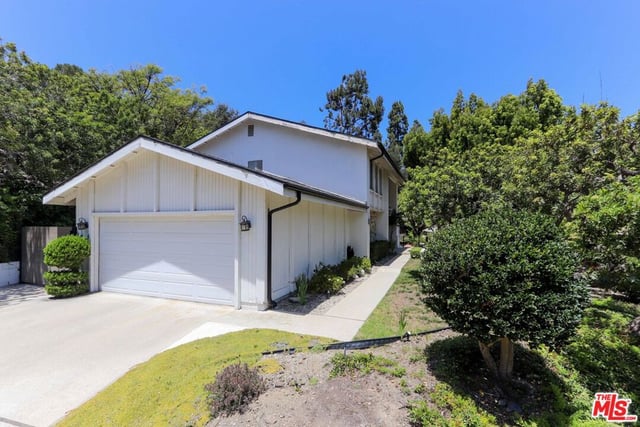 12145 La Casa Lane, Los Angeles, CA 90049 — photo 15 of 17