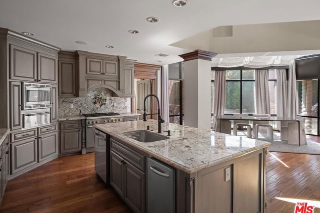 123 Fremont Place, Los Angeles, CA 90005 — photo 13 of 62