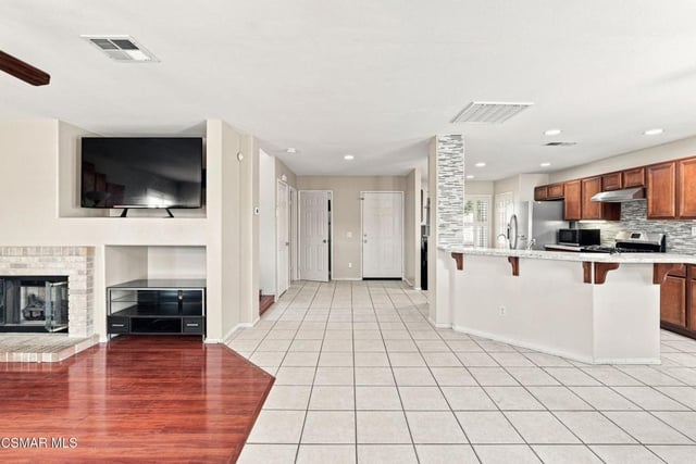 28318 Milbrook Place, Castaic, CA 91384 — photo 4 of 39
