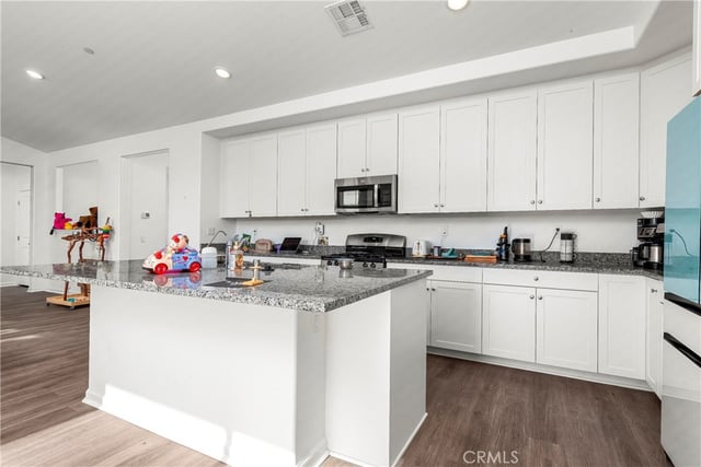 45061 Floral Vista, Lancaster, CA 93536 — photo 15 of 27