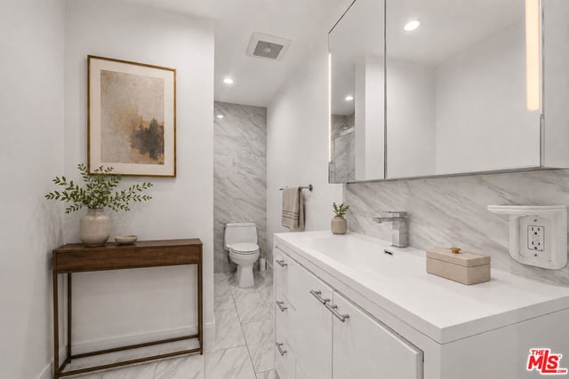 960 Larrabee Street 328, West Hollywood, CA 90069 — photo 31 of 32