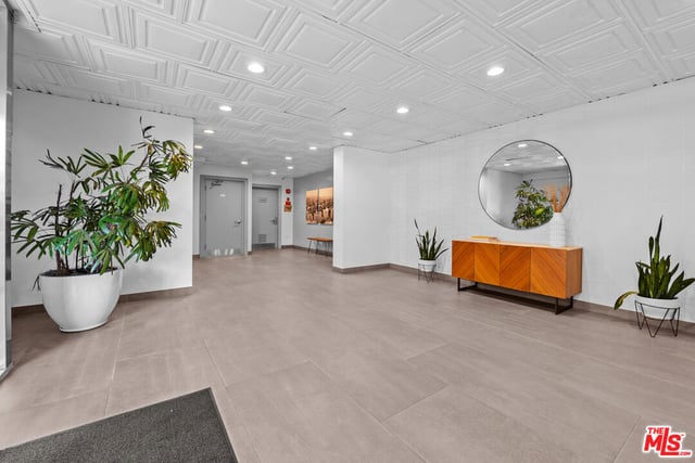 960 Larrabee Street 328, West Hollywood, CA 90069 — photo 6 of 32