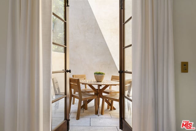 305 S June Street, Los Angeles, CA 90004 — photo 15 of 71
