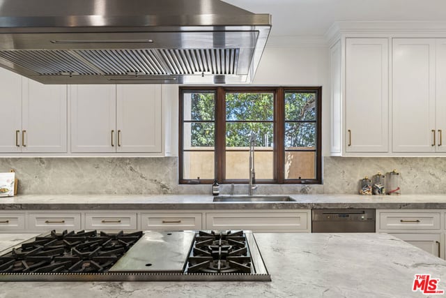 305 S June Street, Los Angeles, CA 90004 — photo 20 of 71