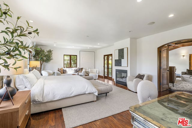 305 S June Street, Los Angeles, CA 90004 — photo 34 of 71