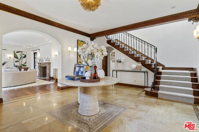 305 S June Street, Los Angeles, CA 90004 — photo 4 of 71