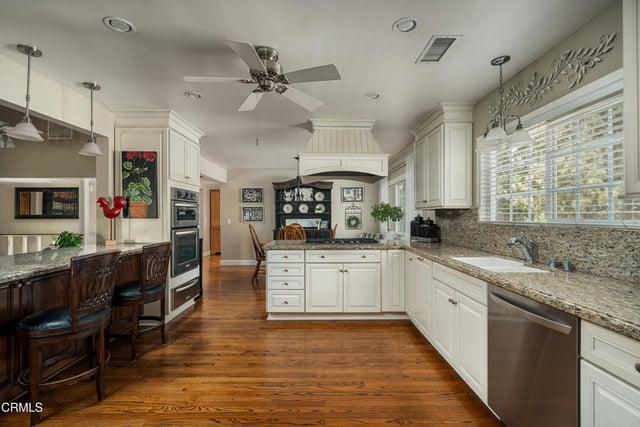 3615 Los Amigos Street, Glendale, CA 91214 — photo 9 of 38