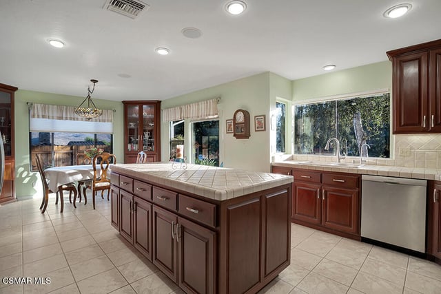 1686 San Rafael Way, Camarillo, CA 93012 — photo 8 of 59