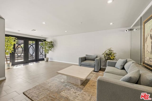 4235 Mary Ellen Avenue 303, Los Angeles, CA 91604 — photo 32 of 34