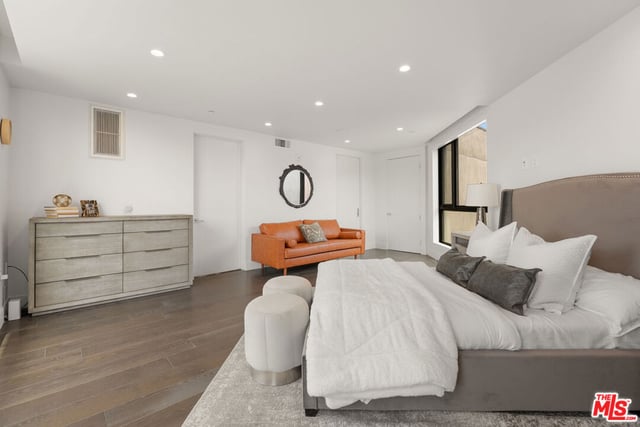 724 N Croft Avenue 301, Los Angeles, CA 90069 — photo 14 of 26