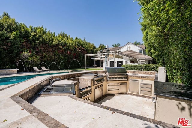 701 Trenton Drive, Beverly Hills, CA 90210 — photo 17 of 51