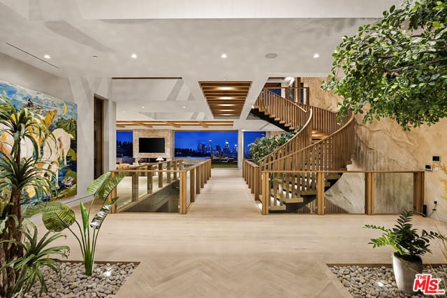 1360 Laurel Way, Beverly Hills, CA 90210 — photo 7 of 48