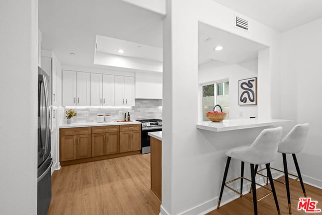 11115 Acama Street 104, Studio City, CA 91602 — photo 15 of 40