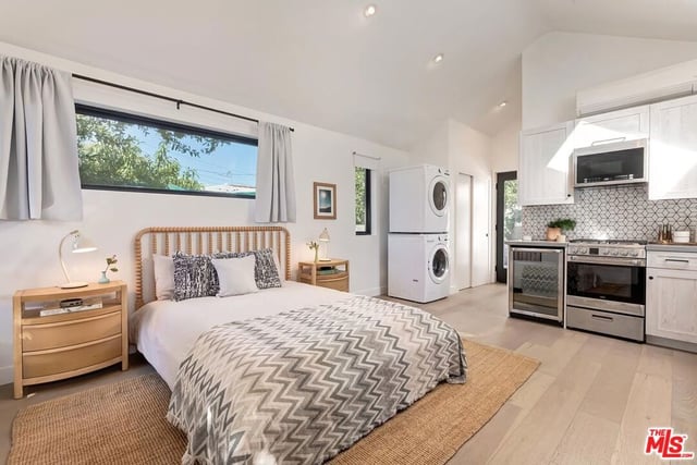1015 S Tremaine Avenue, Los Angeles, CA 90019 — photo 49 of 55