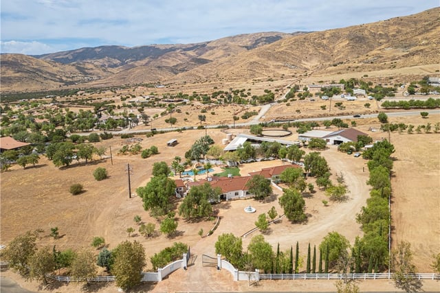 7227 Spigno Place, Agua Dulce, CA 91390 — photo 2 of 75