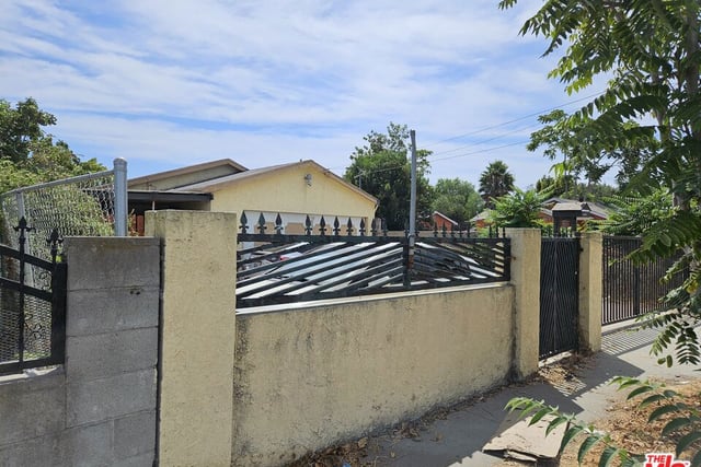 2238 E 120th Street, Los Angeles, CA 90059 — photo 4 of 6