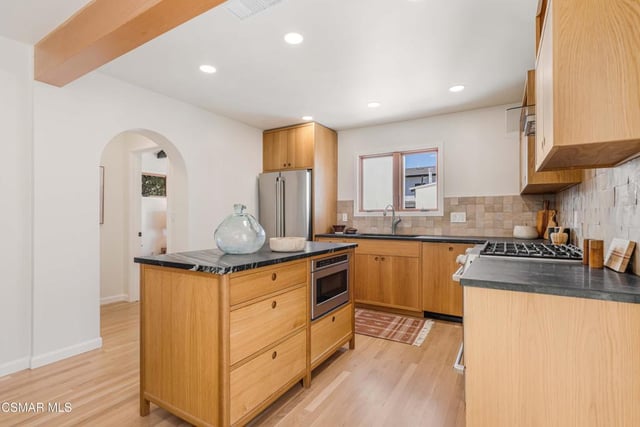 115 W Center Street, Ventura, CA 93001 — photo 12 of 32
