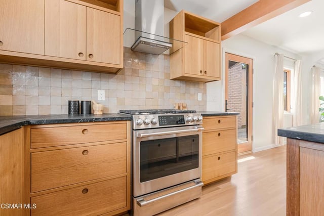 115 W Center Street, Ventura, CA 93001 — photo 14 of 32