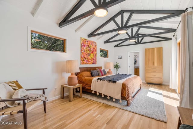 115 W Center Street, Ventura, CA 93001 — photo 4 of 32