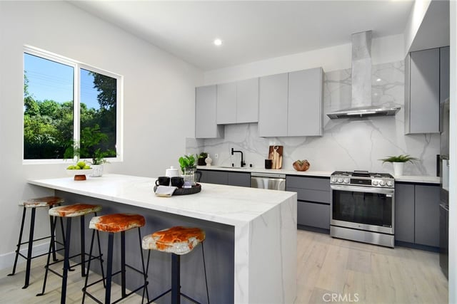 20100 Hatteras Street, Woodland Hills, CA 91367 — photo 13 of 43