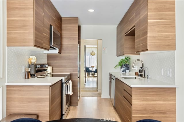 1735 N Fuller Avenue 445, Los Angeles, CA 90046 — photo 13 of 33