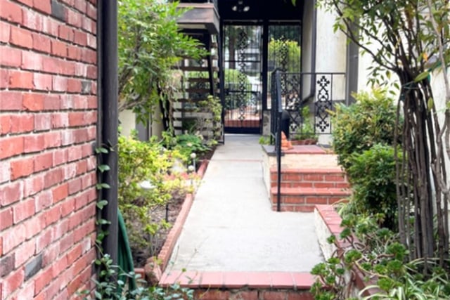 1637 N Verdugo Road, Glendale, CA 91208 — photo 5 of 27