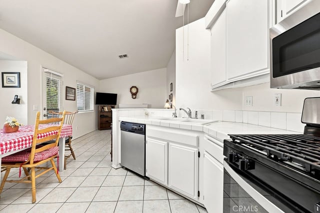 40324 Homeridge, Palmdale, CA 93551 — photo 11 of 41