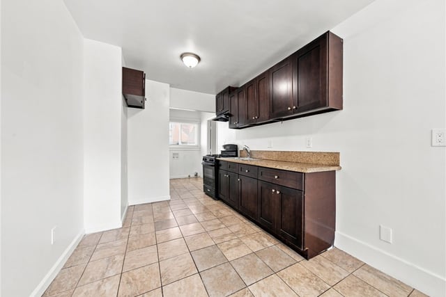 5032 S Wilton Place, Los Angeles, CA 90062 — photo 10 of 26