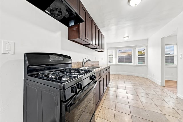5032 S Wilton Place, Los Angeles, CA 90062 — photo 11 of 26
