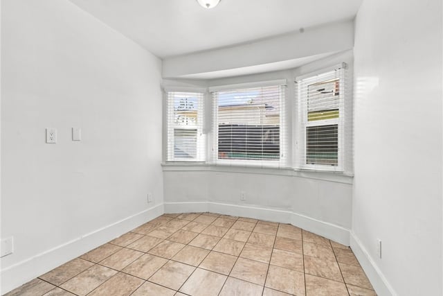 5032 S Wilton Place, Los Angeles, CA 90062 — photo 9 of 26