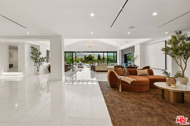 4423 Bergamo Drive, Los Angeles, CA 91436 — photo 9 of 45