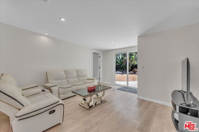 18352 Bessemer Street, Tarzana, CA 91335 — photo 10 of 43