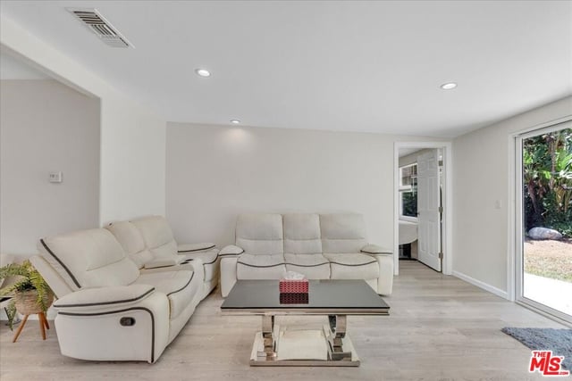 18352 Bessemer Street, Tarzana, CA 91335 — photo 13 of 43