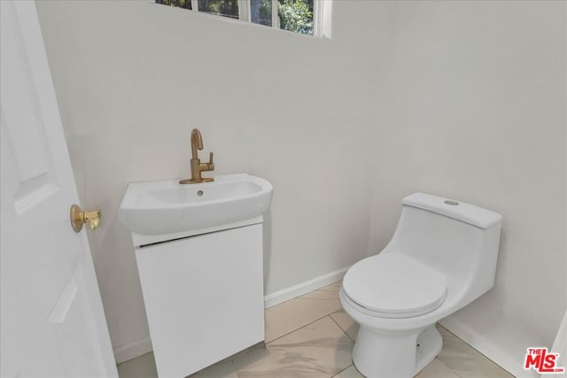 18352 Bessemer Street, Tarzana, CA 91335 — photo 19 of 43