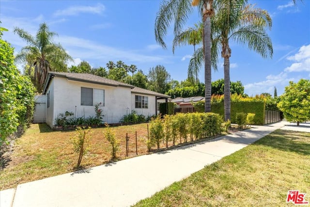 18352 Bessemer Street, Tarzana, CA 91335 — photo 3 of 43