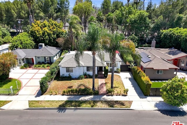 18352 Bessemer Street, Tarzana, CA 91335 — photo 35 of 43