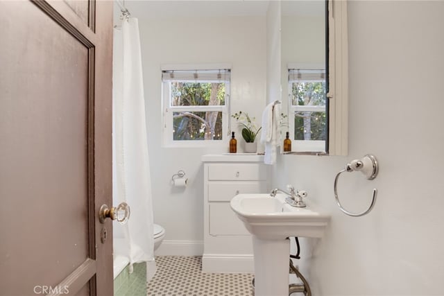 2240 Pine Avenue, Long Beach, CA 90806 — photo 12 of 27