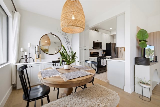 14539 Benefit 205, Sherman Oaks, CA 91403 — photo 3 of 20