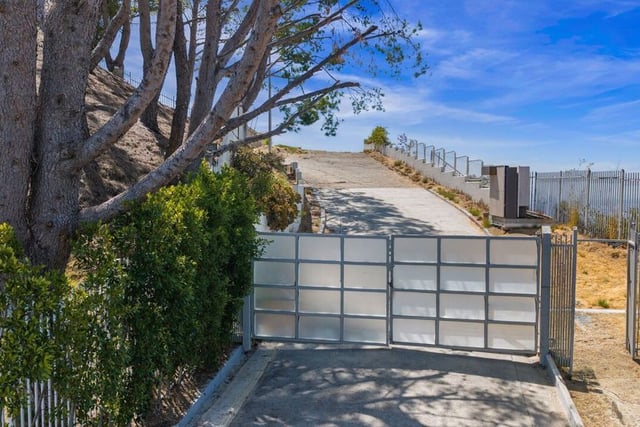 1 Electra Court, Los Angeles, CA 90046 — photo 12 of 28