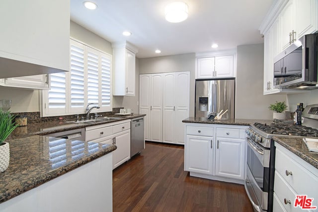 1626 S Canfield Avenue, Los Angeles, CA 90035 — photo 8 of 36