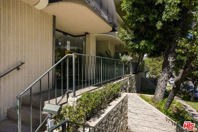 11645 Montana Avenue 222, Los Angeles, CA 90049 — photo 3 of 26