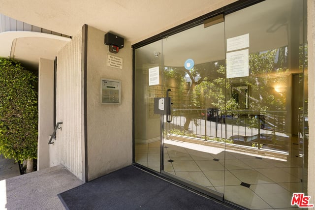 11645 Montana Avenue 222, Los Angeles, CA 90049 — photo 4 of 26