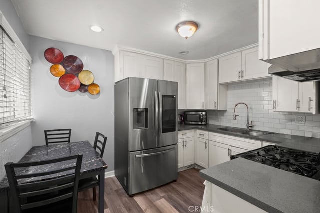 221 W Hillcrest Boulevard, Inglewood, CA 90301 — photo 8 of 56