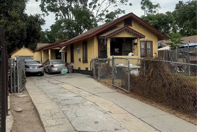 811 East 113th Street, Los Angeles, CA 90059 — photo 2 of 3