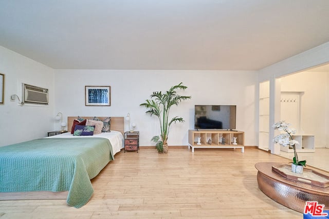 425 S Kenmore Avenue 104, Los Angeles, CA 90020 — photo 16 of 34