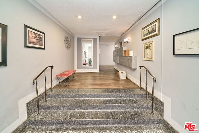 425 S Kenmore Avenue 104, Los Angeles, CA 90020 — photo 28 of 34