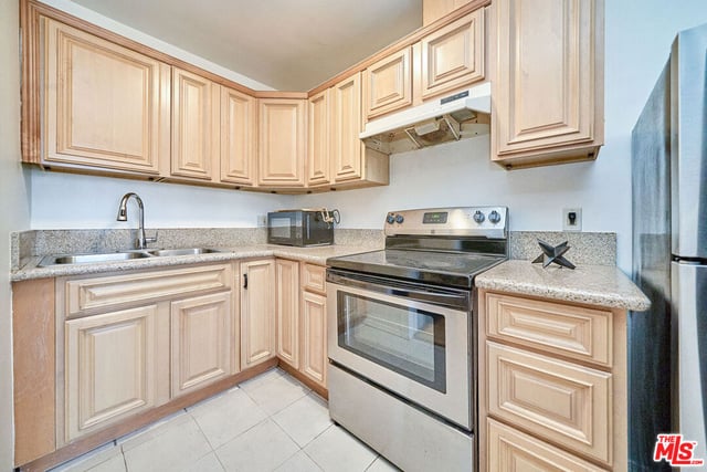 425 S Kenmore Avenue 104, Los Angeles, CA 90020 — photo 8 of 34