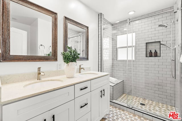 1185 Hauser Boulevard, Los Angeles, CA 90019 — photo 12 of 48