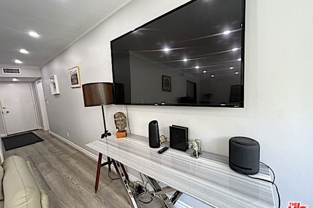 1015 N Kings Road 104, West Hollywood, CA 90069 — photo 11 of 35