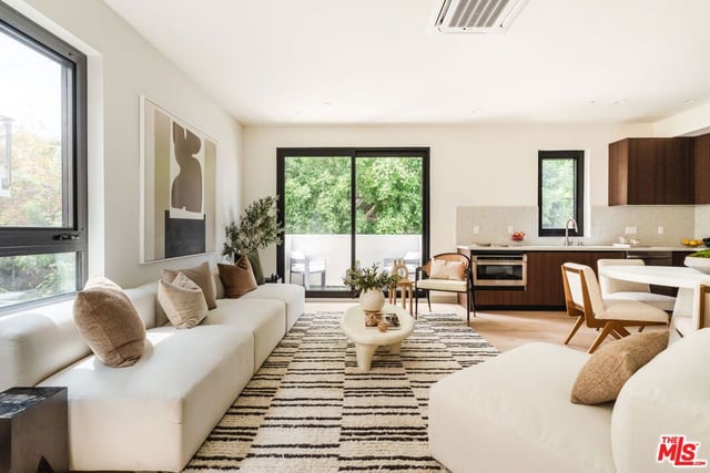 1051 N Spaulding Avenue E, West Hollywood, CA 90046 — photo 11 of 59